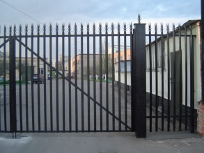 Сварные заборы с бетонированием столбов 12 метров фото в Обухово