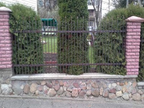 Сварные заборы с кирпичными столбами 80 метров фото в Обухово