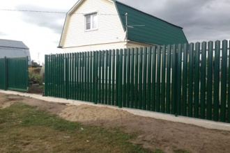 Забор из евроштакетника на ленточном фундаменте 70 метров фото в Обухово