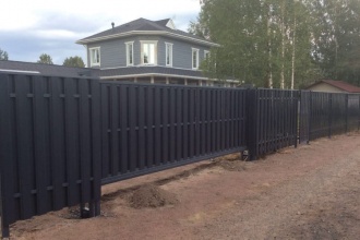 Забор из евроштакетника с бетонированием столбов 80 метров фото в Обухово